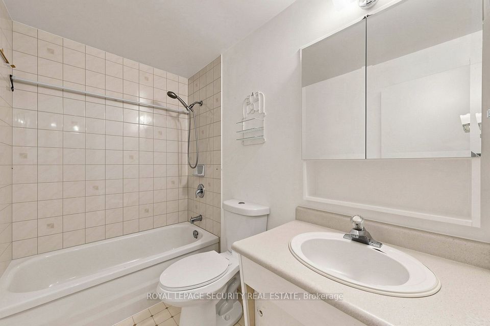 15 Liszt Gate 404, Toronto, ON M2H 1G6 23