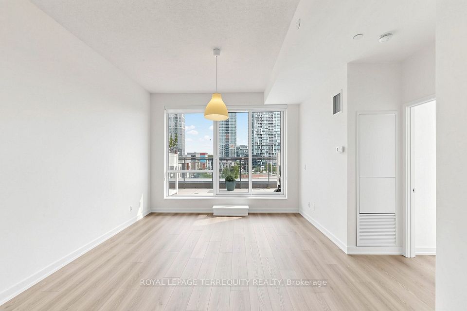 55 Regent Park Boulevard 415, Toronto, ON M5A 0C2 14