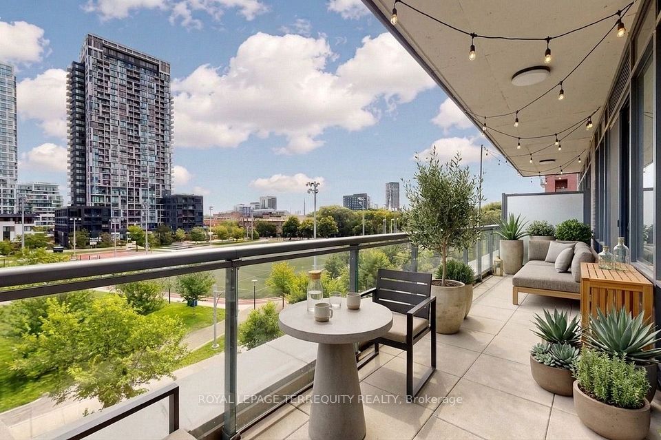 55 Regent Park Boulevard 415, Toronto, ON M5A 0C2 13