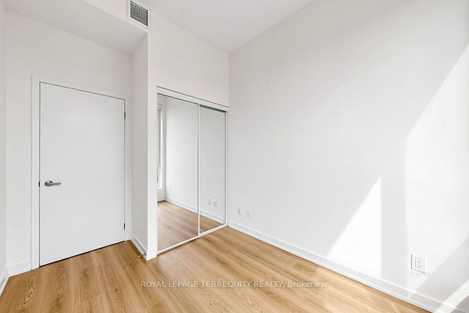 55 Regent Park Boulevard 415, Toronto, ON M5A 0C2 24