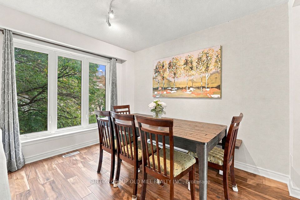 2 Virgo Starway, Toronto, ON M2J 1N7 10