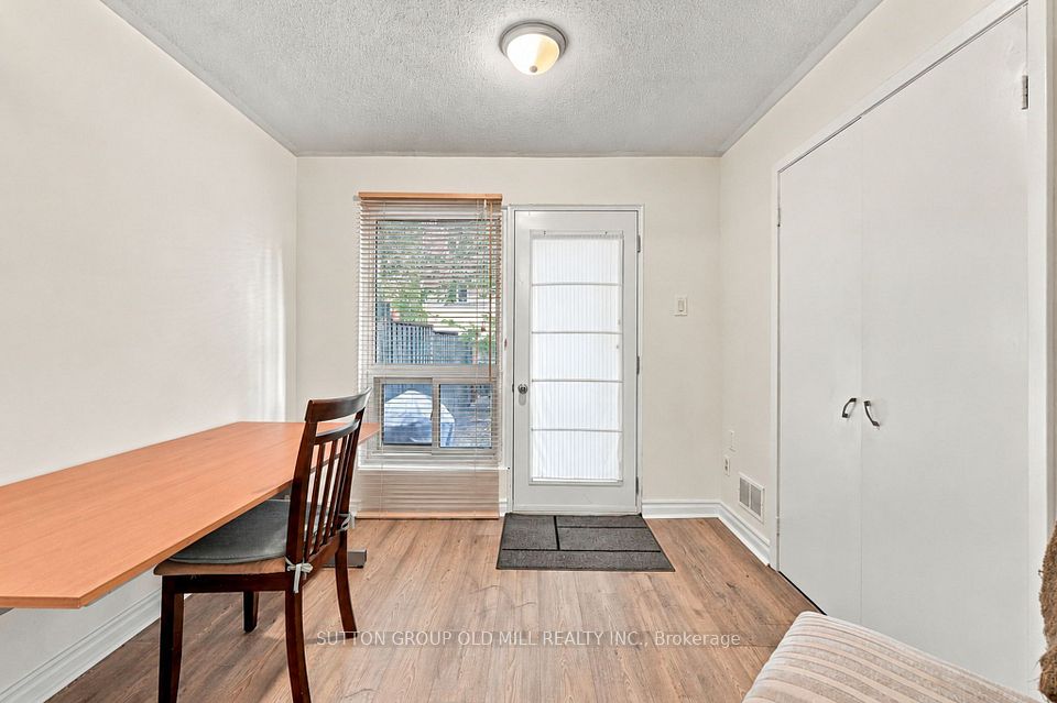 2 Virgo Starway, Toronto, ON M2J 1N7 25