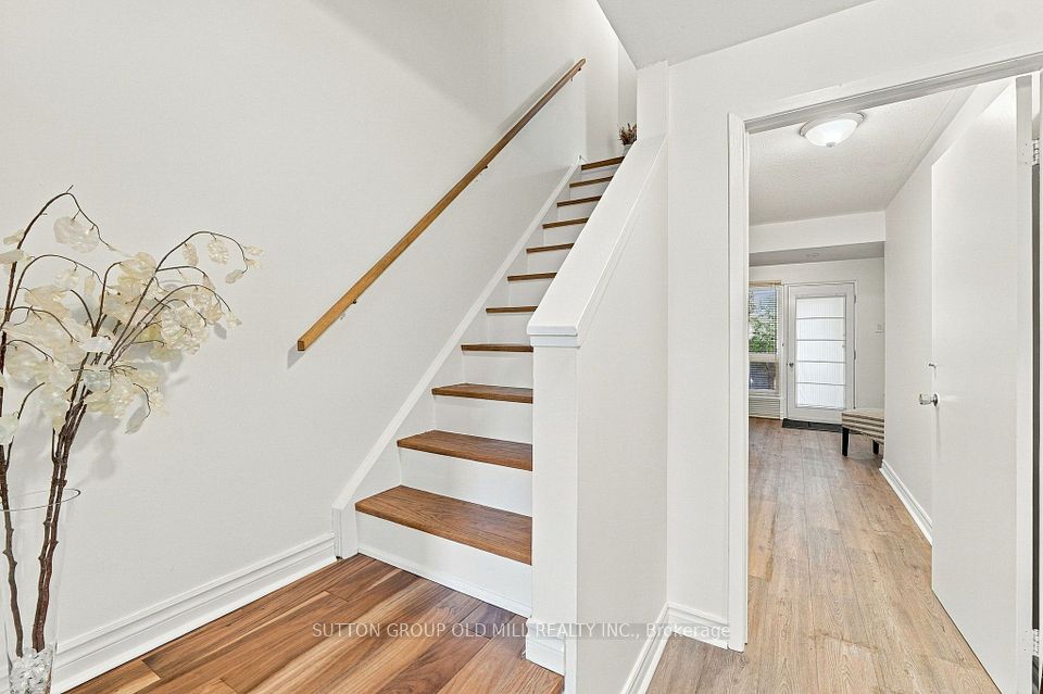 2 Virgo Starway, Toronto, ON M2J 1N7 6