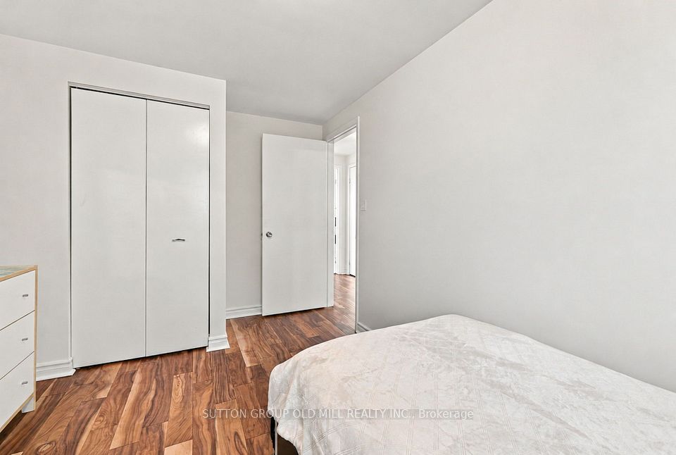 2 Virgo Starway, Toronto, ON M2J 1N7 22