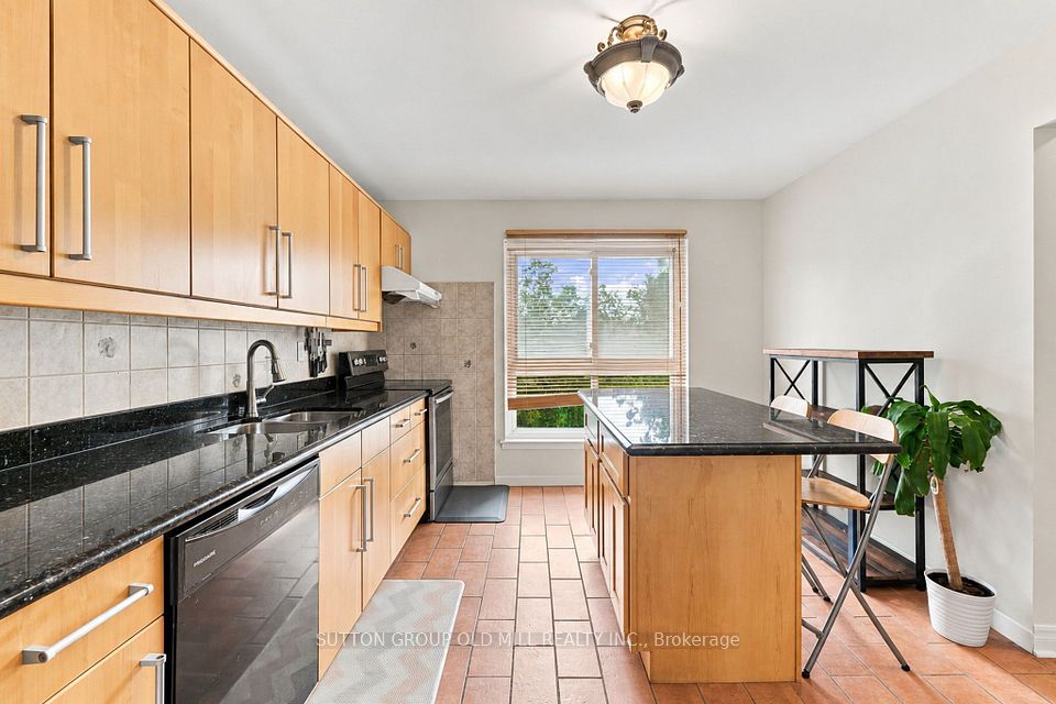 2 Virgo Starway, Toronto, ON M2J 1N7 12