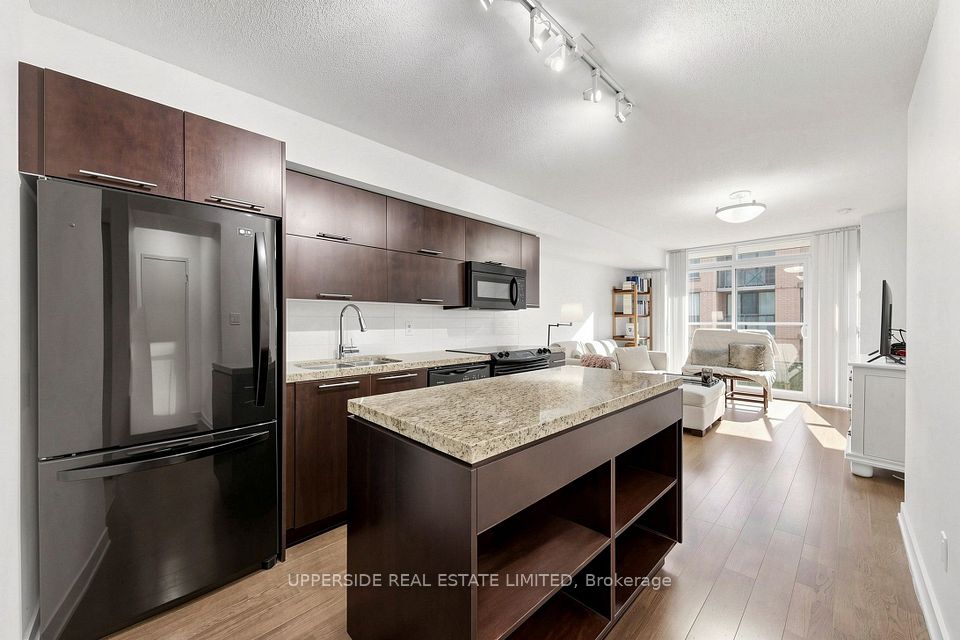 126 Simcoe Street 607, Toronto, ON M5H 4E6 7