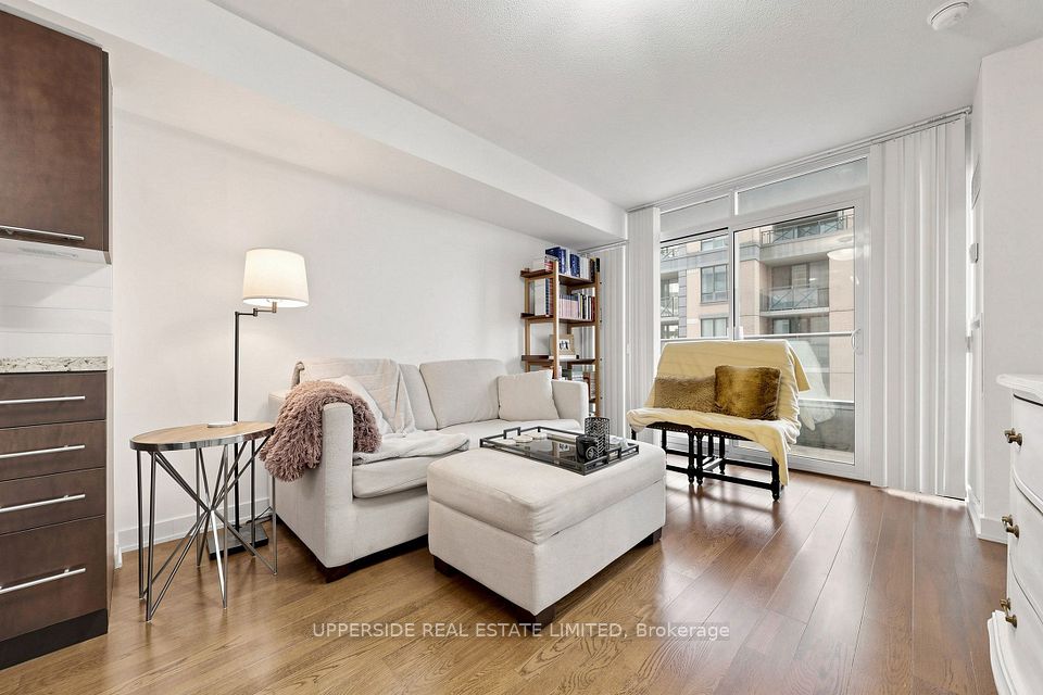126 Simcoe Street 607, Toronto, ON M5H 4E6 10