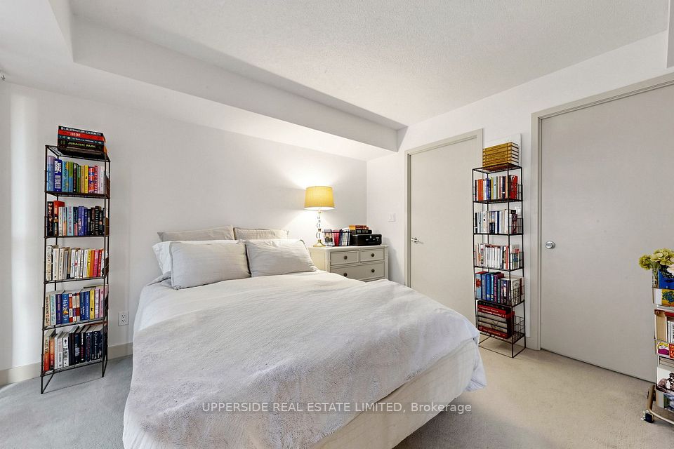 126 Simcoe Street 607, Toronto, ON M5H 4E6 2