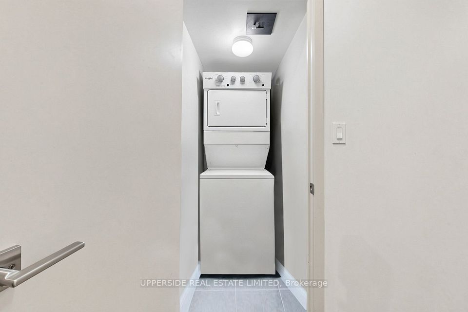 126 Simcoe Street 607, Toronto, ON M5H 4E6 23
