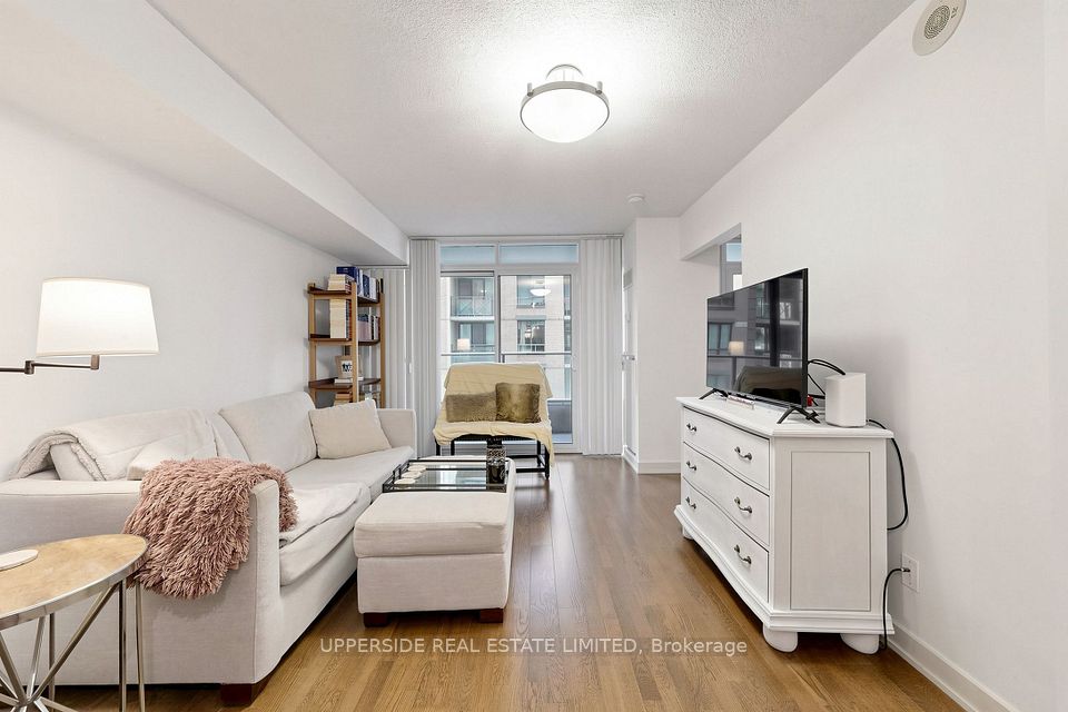 126 Simcoe Street 607, Toronto, ON M5H 4E6 13