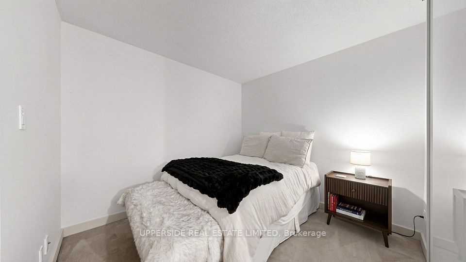 126 Simcoe Street 607, Toronto, ON M5H 4E6 19