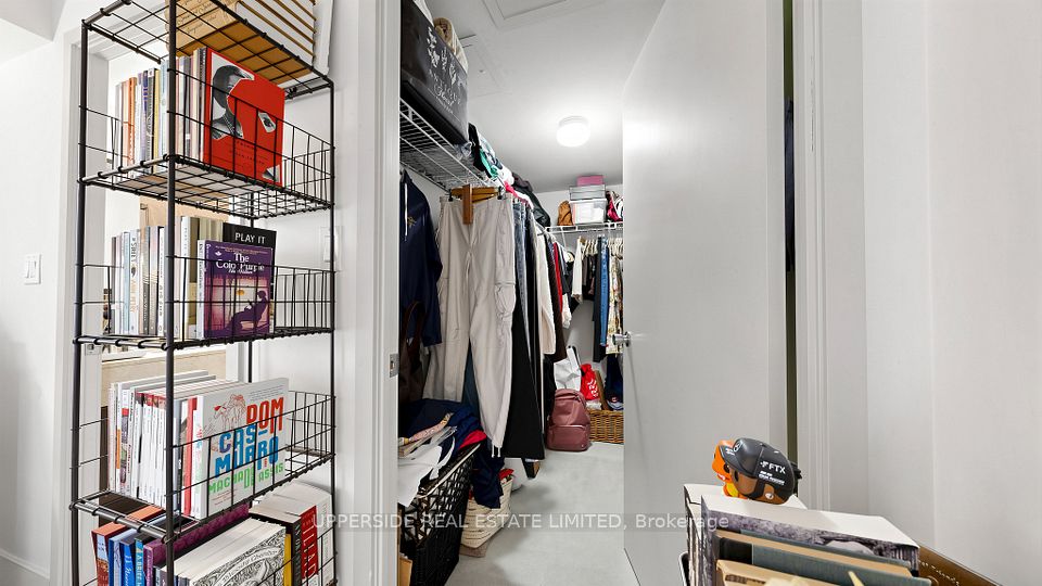 126 Simcoe Street 607, Toronto, ON M5H 4E6 16