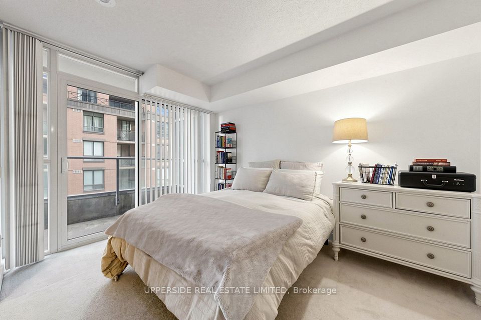 126 Simcoe Street 607, Toronto, ON M5H 4E6 14