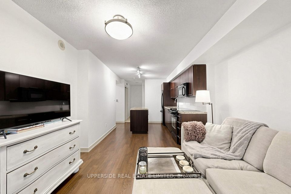 126 Simcoe Street 607, Toronto, ON M5H 4E6 12