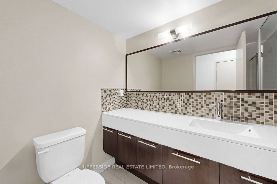 126 Simcoe Street 607, Toronto, ON M5H 4E6 20