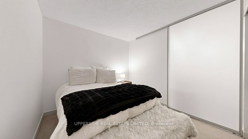 126 Simcoe Street 607, Toronto, ON M5H 4E6 18