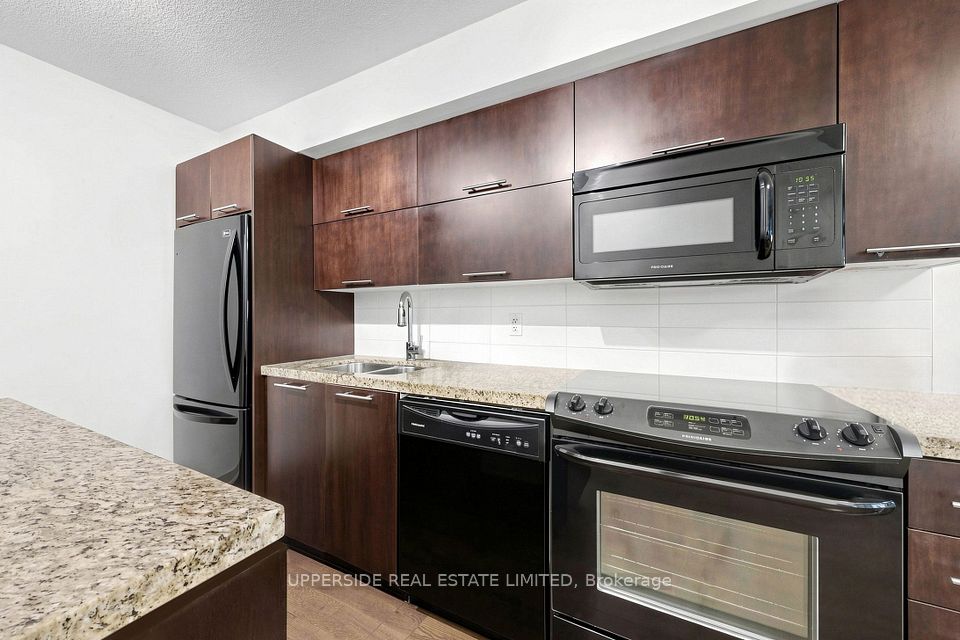 126 Simcoe Street 607, Toronto, ON M5H 4E6 9