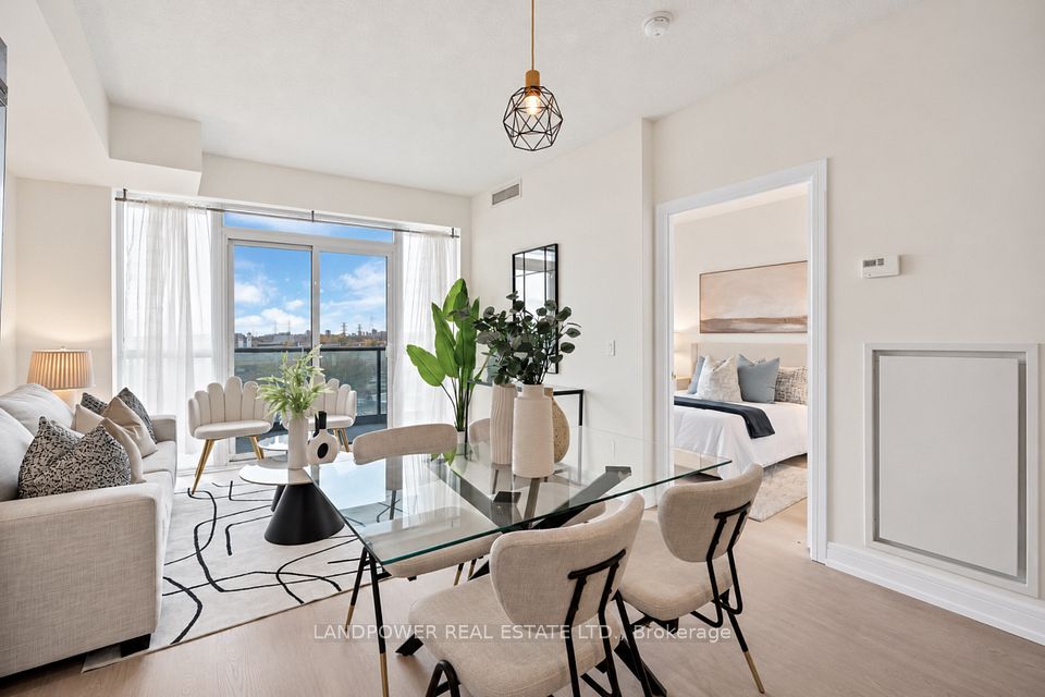 35 Brian Peck Crescent 817, Toronto, ON M4G 0A5 15