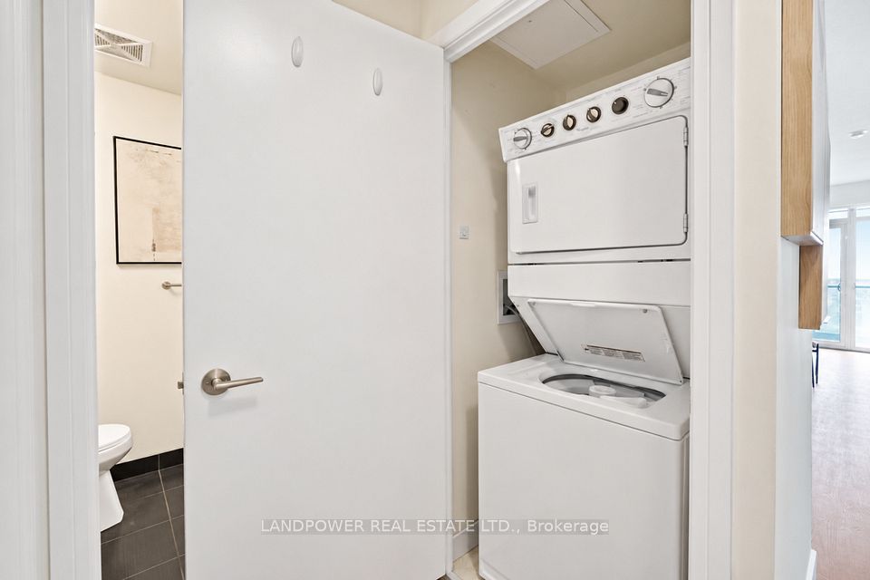 35 Brian Peck Crescent 817, Toronto, ON M4G 0A5 24