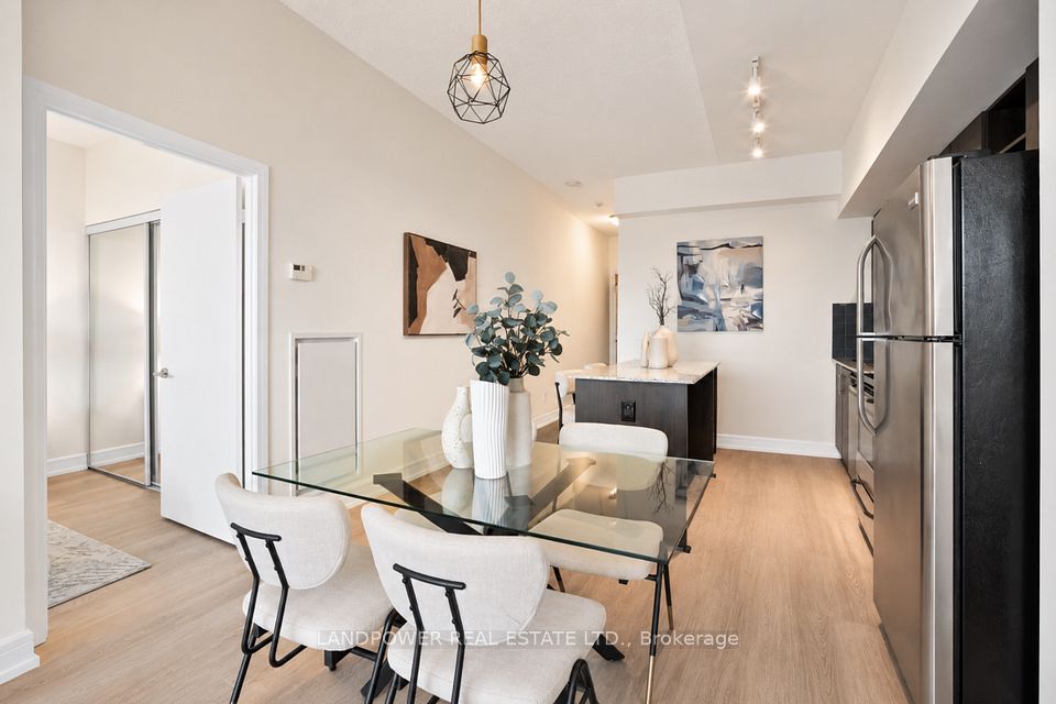 35 Brian Peck Crescent 817, Toronto, ON M4G 0A5 9