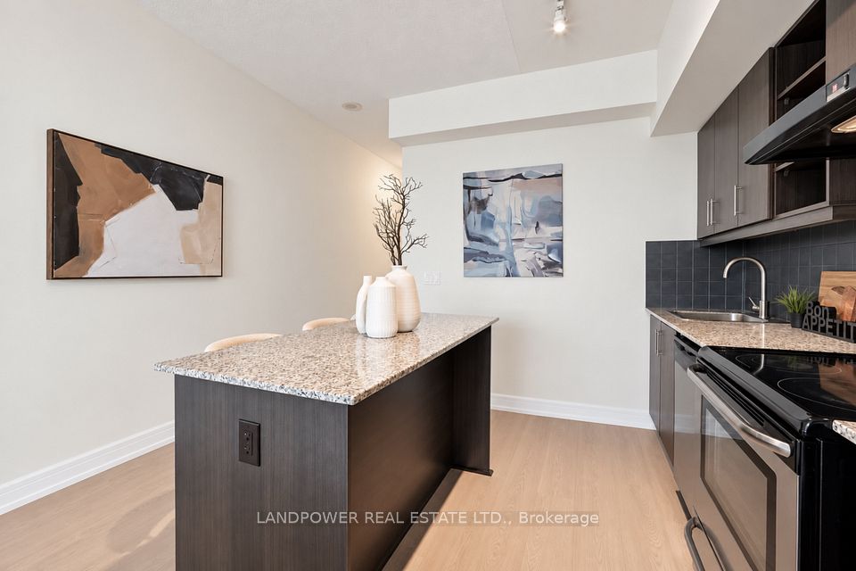35 Brian Peck Crescent 817, Toronto, ON M4G 0A5 4