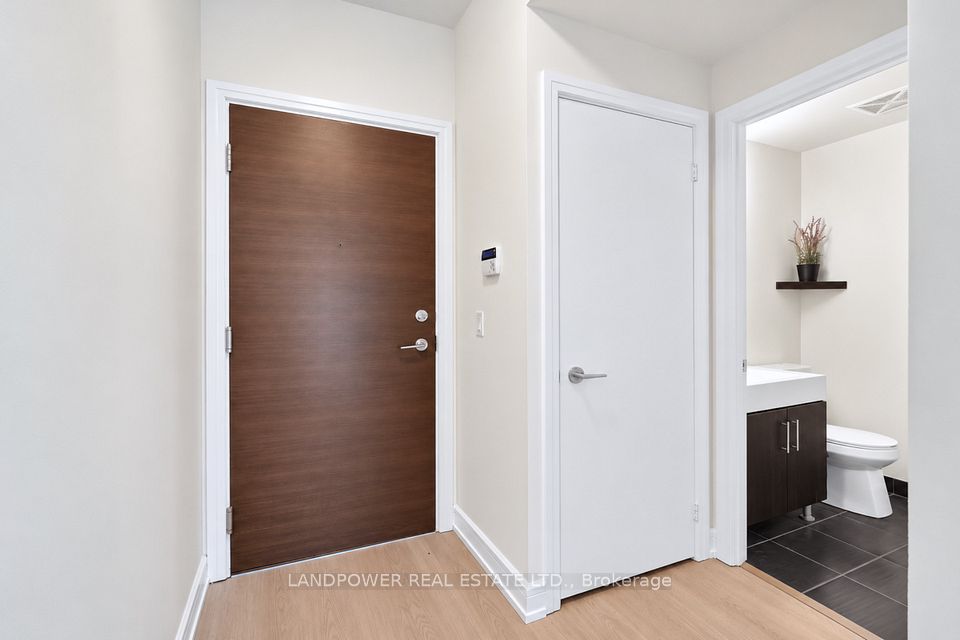 35 Brian Peck Crescent 817, Toronto, ON M4G 0A5 21