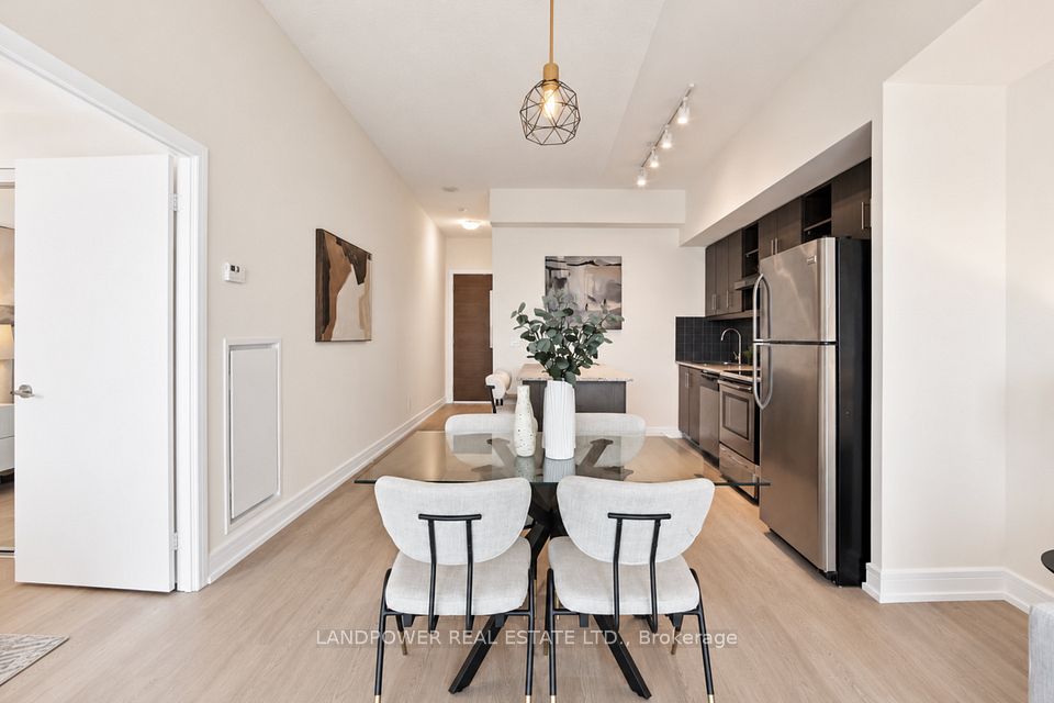 35 Brian Peck Crescent 817, Toronto, ON M4G 0A5 8
