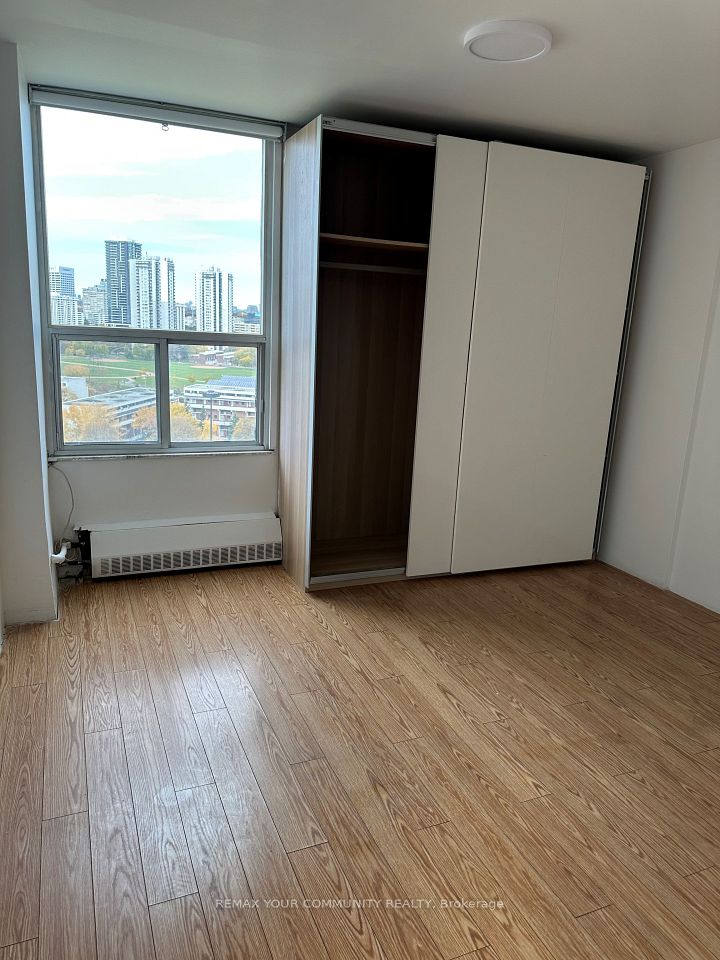 15 Vicora Linkway 1603, Toronto, ON M3C 1A9 3
