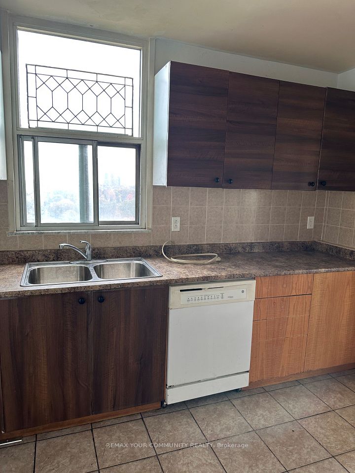 Condo Apartment at 15 Vicora Linkway 1603, Toronto, ON M3C 1A9
