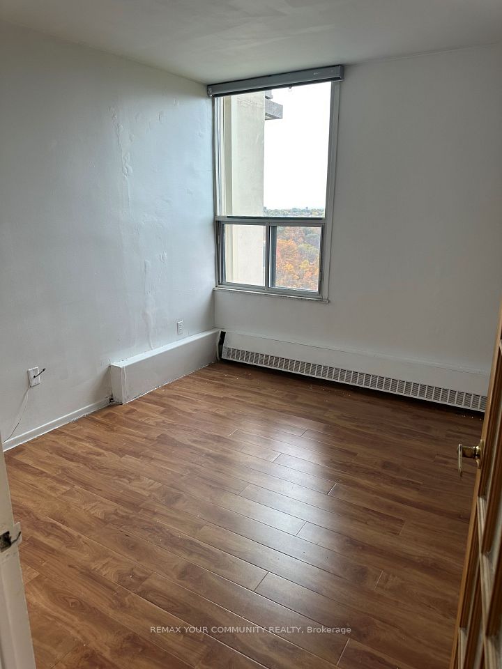 15 Vicora Linkway 1603, Toronto, ON M3C 1A9 4