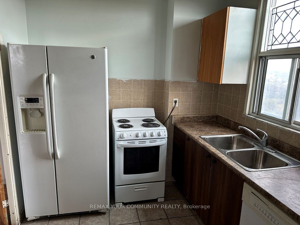 15 Vicora Linkway 1603, Toronto, ON M3C 1A9 2