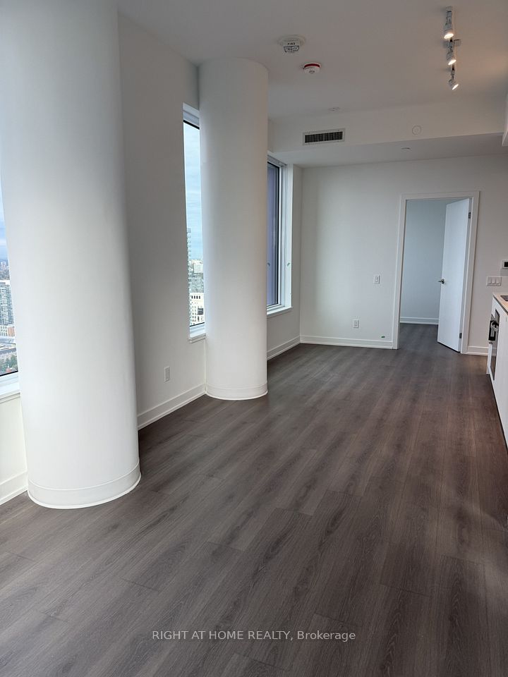 8 Wellesley Street W LP08, Toronto, ON M4Y 0J5 3