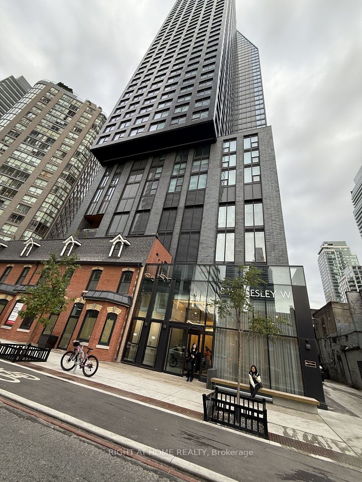 Condo Apartment at 8 Wellesley Street W LP08, Toronto, ON M4Y 0J5