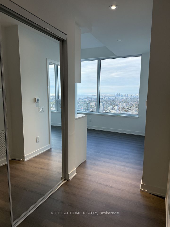 8 Wellesley Street W LP08, Toronto, ON M4Y 0J5 10