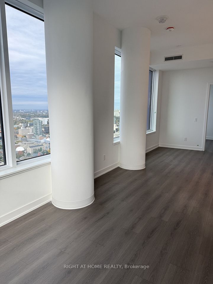 8 Wellesley Street W LP08, Toronto, ON M4Y 0J5 2