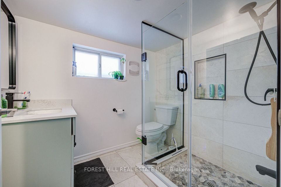 121 Niagara Street, Toronto, ON M5V 1C7 24