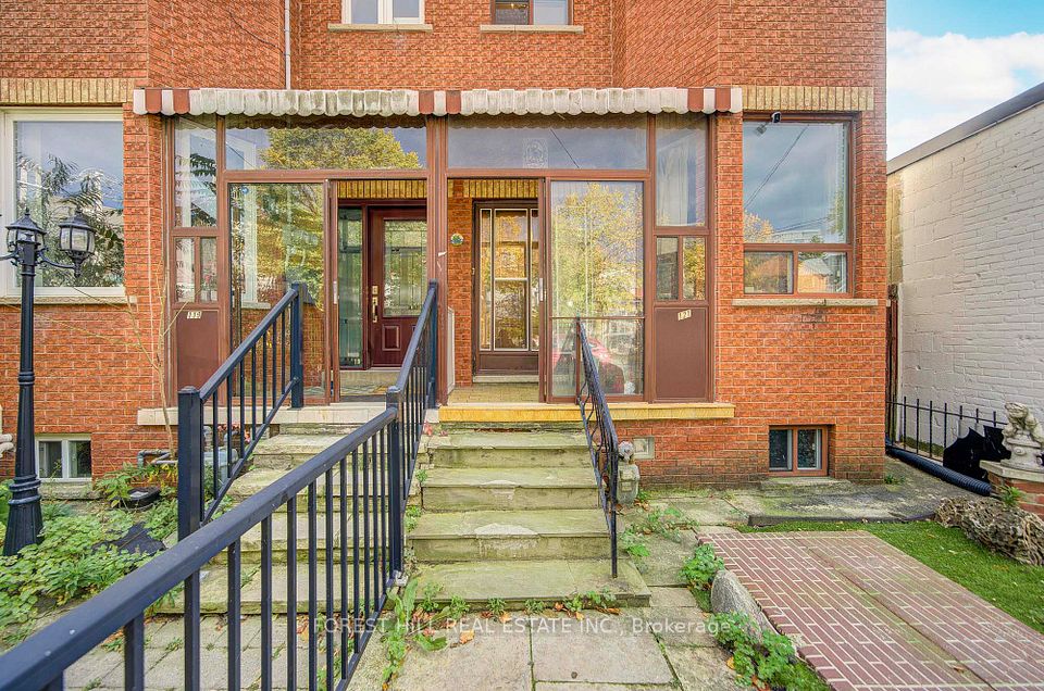 121 Niagara Street, Toronto, ON M5V 1C7 2