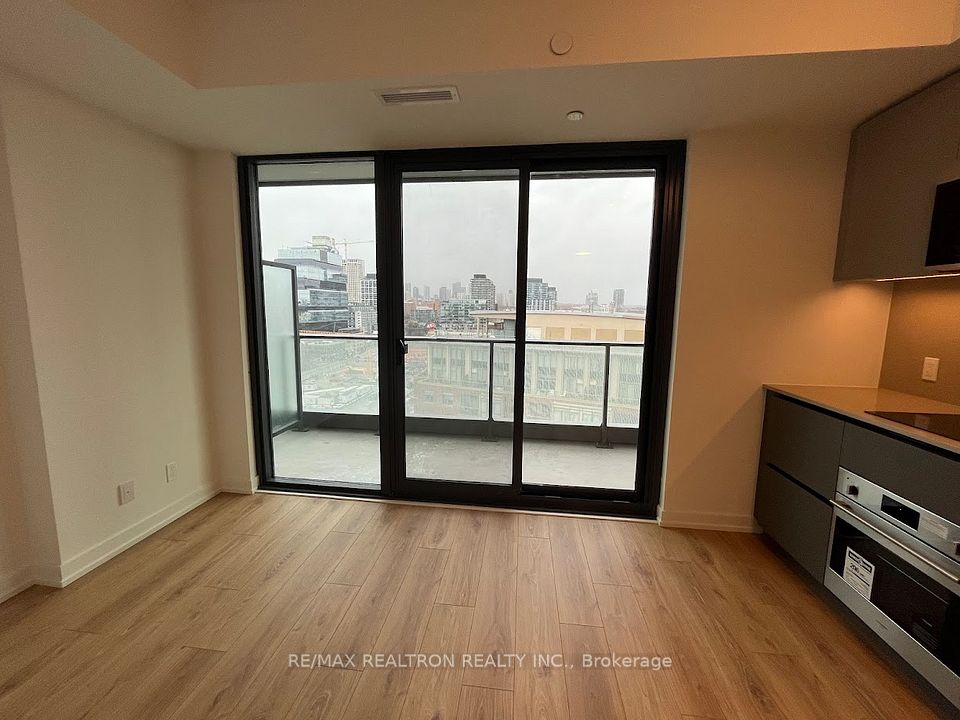 35 Parliament Street 1409, Toronto, ON M5A 0Z5 9