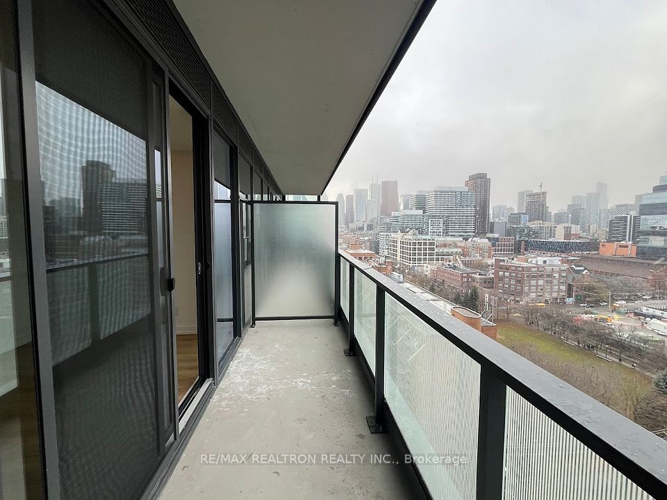 35 Parliament Street 1409, Toronto, ON M5A 0Z5 21