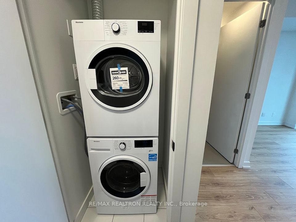 35 Parliament Street 1409, Toronto, ON M5A 0Z5 25