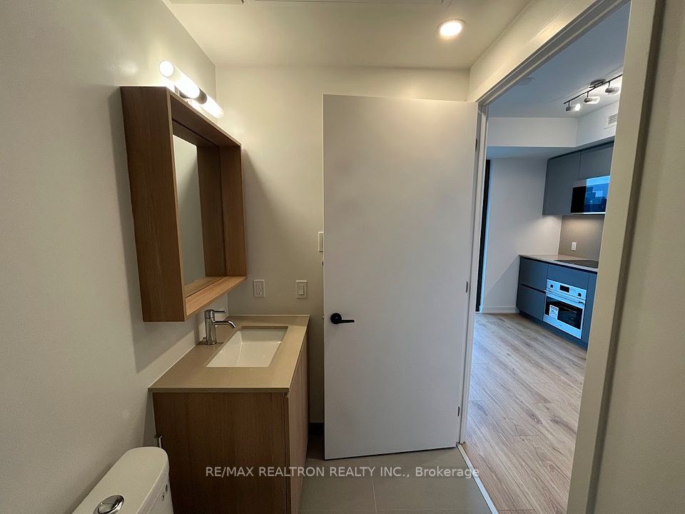 35 Parliament Street 1409, Toronto, ON M5A 0Z5 14