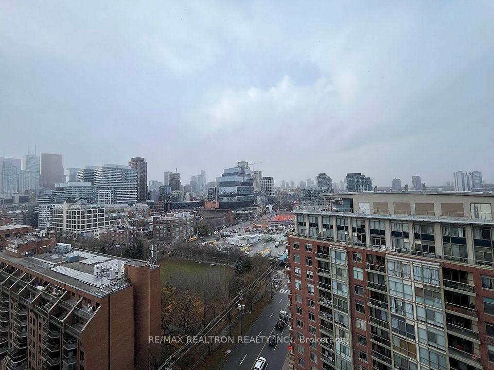 35 Parliament Street 1409, Toronto, ON M5A 0Z5 17