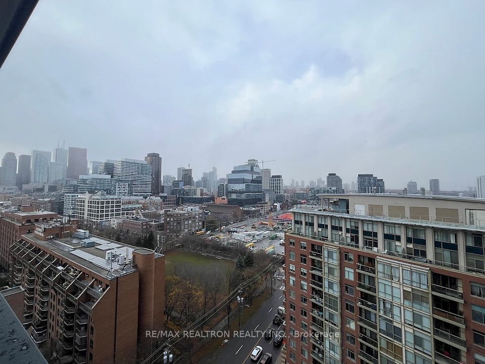 35 Parliament Street 1409, Toronto, ON M5A 0Z5 19
