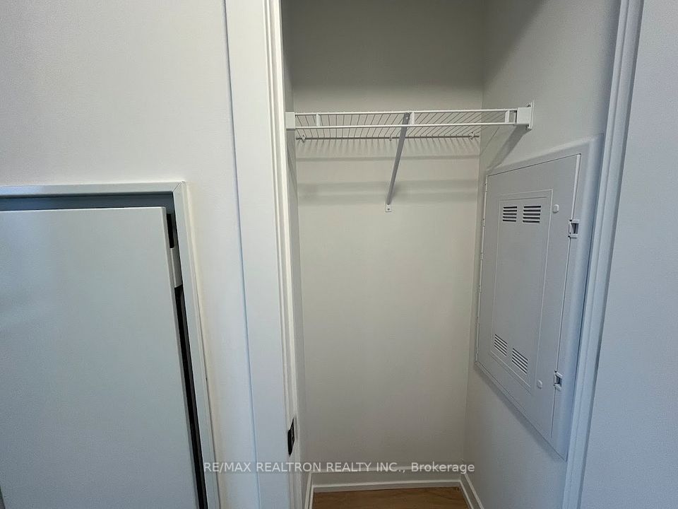 35 Parliament Street 1409, Toronto, ON M5A 0Z5 8
