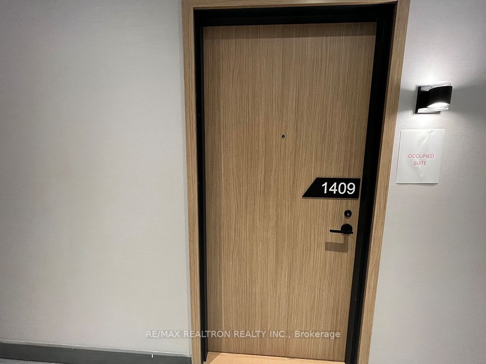 35 Parliament Street 1409, Toronto, ON M5A 0Z5 24