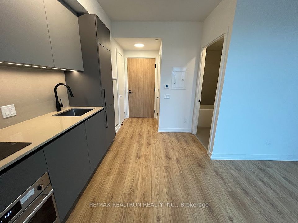 35 Parliament Street 1409, Toronto, ON M5A 0Z5 22