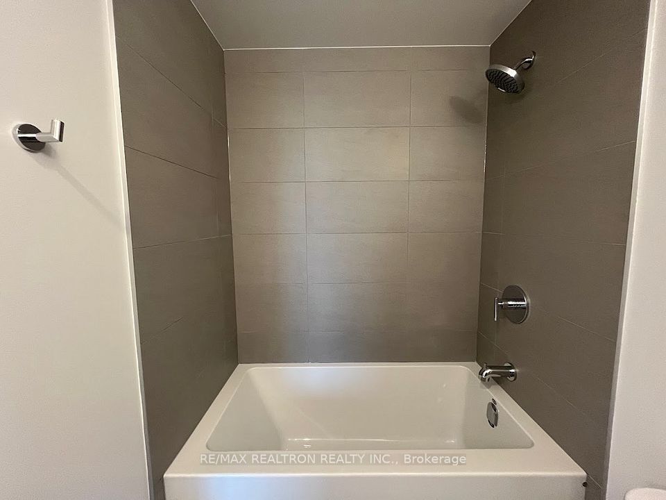 35 Parliament Street 1409, Toronto, ON M5A 0Z5 13