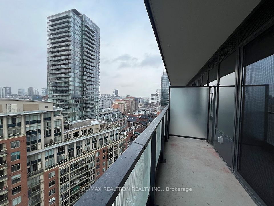 35 Parliament Street 1409, Toronto, ON M5A 0Z5 16