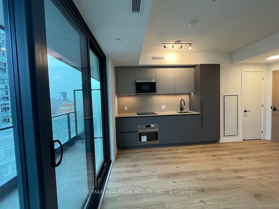 35 Parliament Street 1409, Toronto, ON M5A 0Z5 10