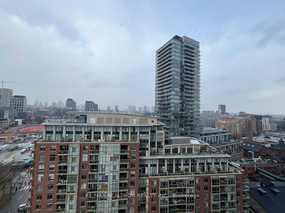 35 Parliament Street 1409, Toronto, ON M5A 0Z5 18